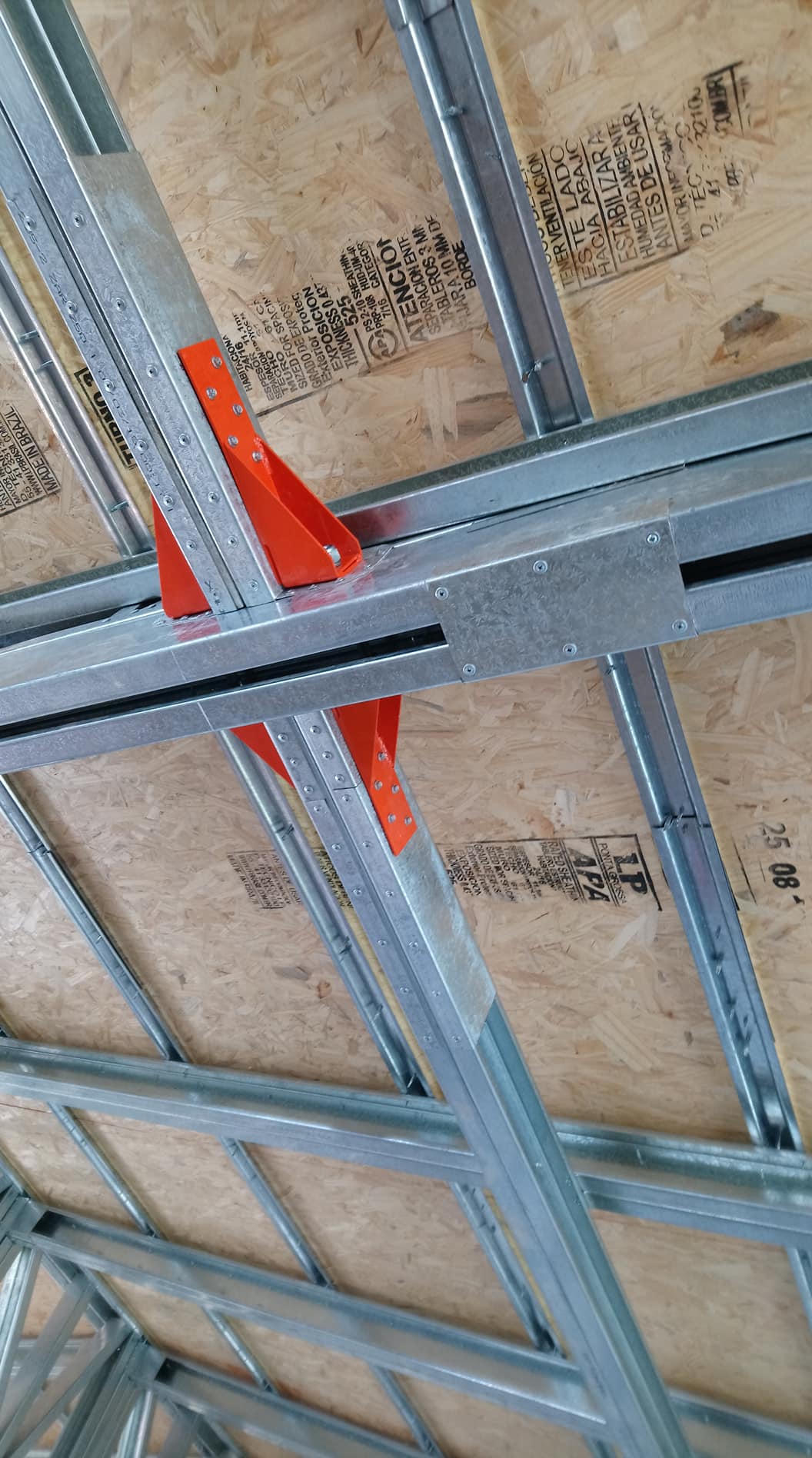 NEW YORK BUILDER STEEL FRAME, S.L - Huelva - Reparación y texturización de placas de pladur