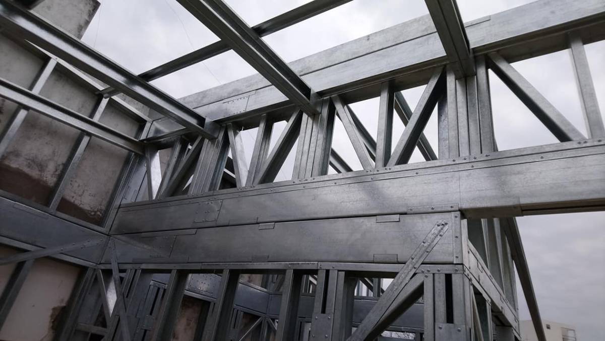 NEW YORK BUILDER STEEL FRAME, S.L - Huelva - Reparación de suelos de vinilo o linóleo o reemplazo parcial
