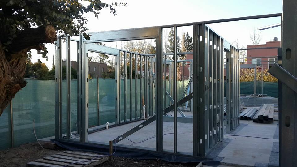 NEW YORK BUILDER STEEL FRAME, S.L - Huelva - Instalación de parqué flotante