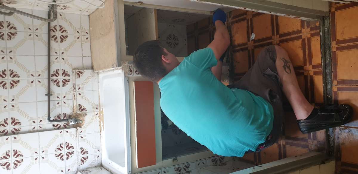 Iulian stoiculescu - Valencia - Furniture Assembly