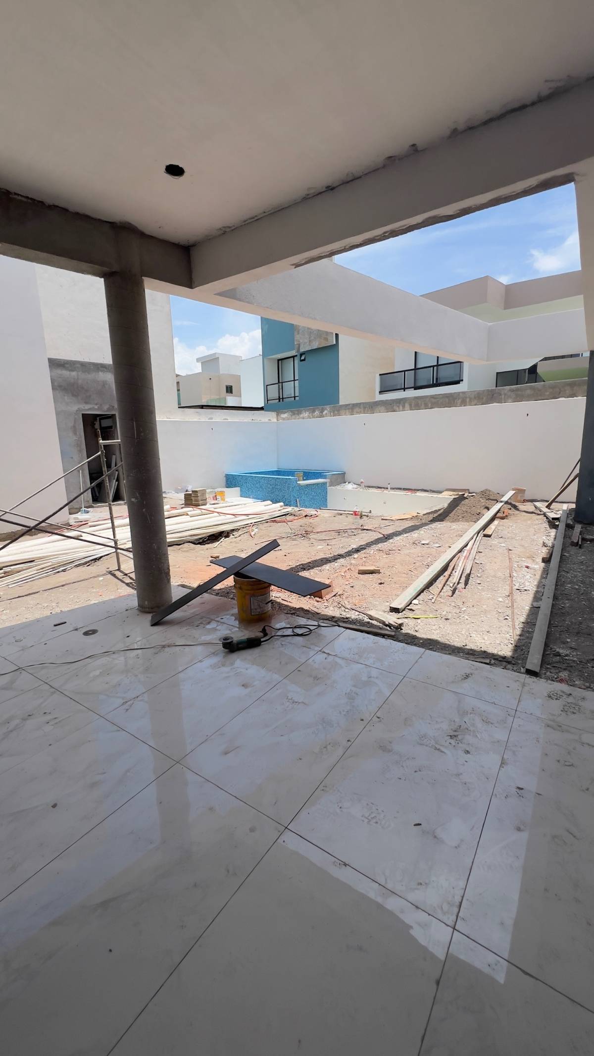 Bonobo Interiores - Veracruz - Instalación de césped artificial