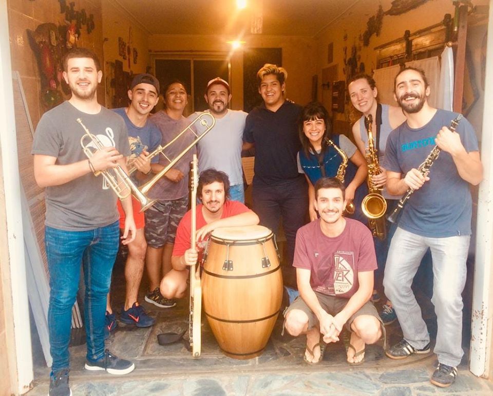 Músico/ Profesor de bajo eléctrico / Profesor de música - Las Rozas de Madrid - Entretenimiento con banda de mariachi y música latina
