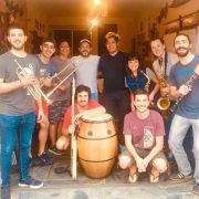 Músico/ Profesor de bajo eléctrico / Profesor de música - Las Rozas de Madrid - Entretenimiento con banda de mariachi y música latina