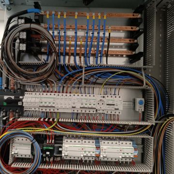 Abdelhafid Majjate - Sabadell - Instalación de lámparas