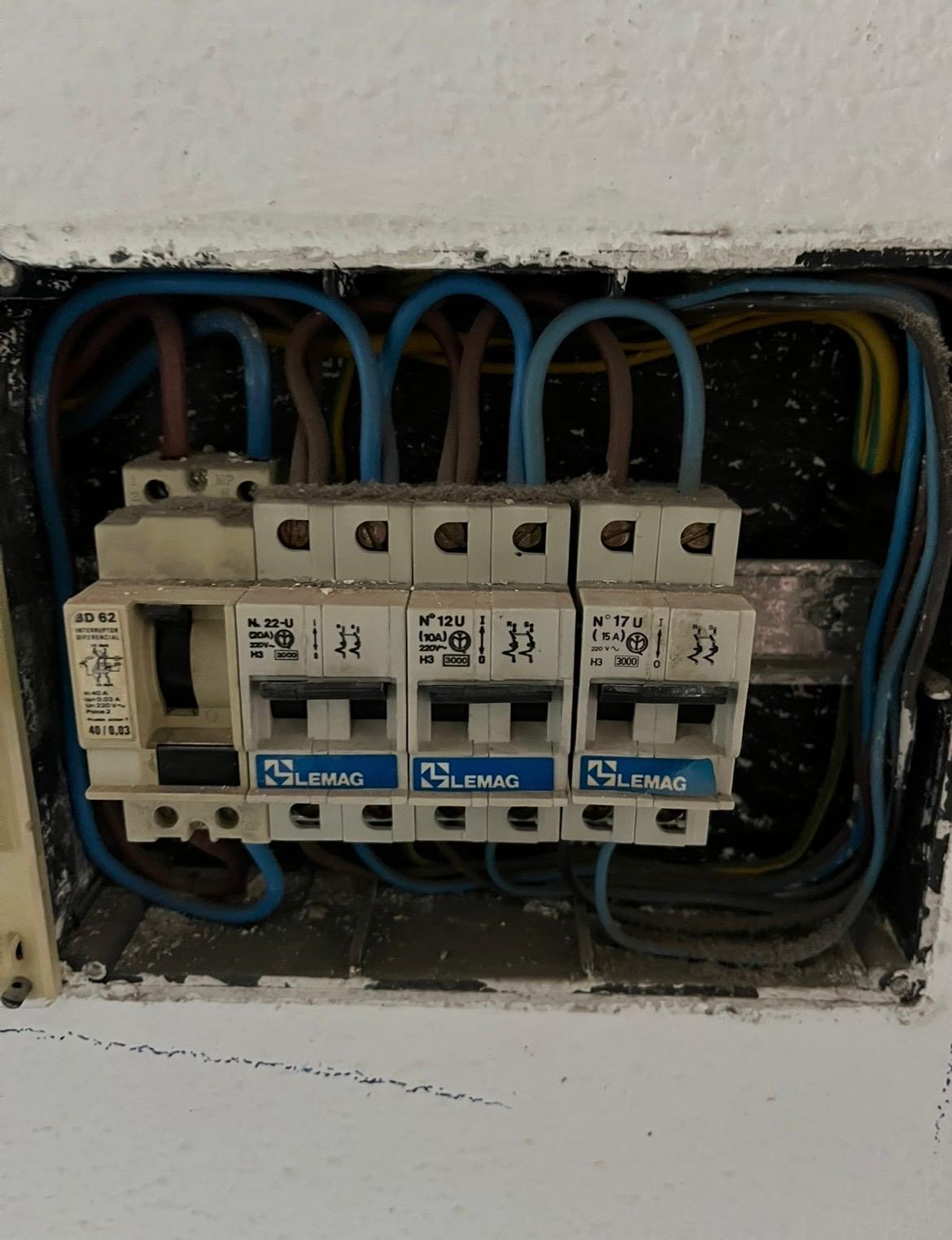 PCM Energy. Electricidad y sistemas automatizados - Mengíbar - Instalación de cajas de fusibles