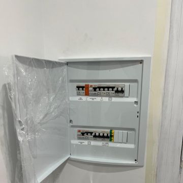 PCM Energy. Electricidad y sistemas automatizados - Mengíbar - Instalación de lámparas