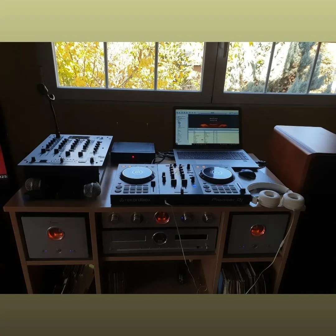 Navarro DJ - Maracena - Alquiler de equipos de sonido para eventos