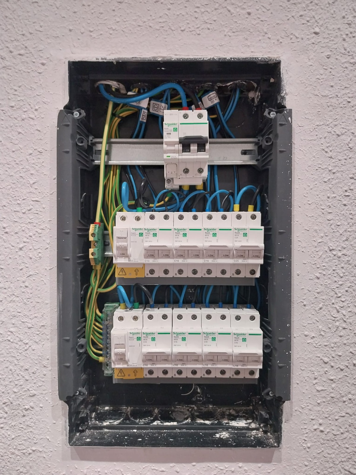 INSTALLPRAT - Instalaciones y mantenimientos eléctricos - El Prat de Llobregat - Problemas eléctricos y de cableado