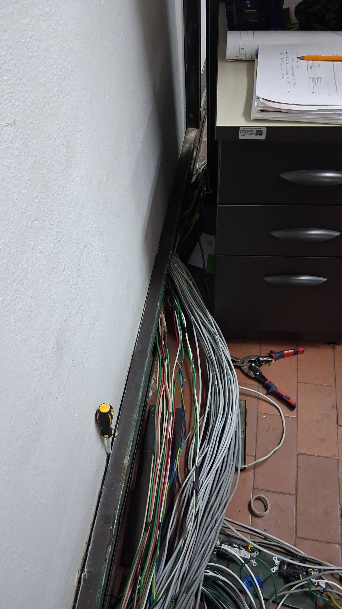 Electricos montoya - Arenas de San Pedro - Reparación de interruptores y enchufes