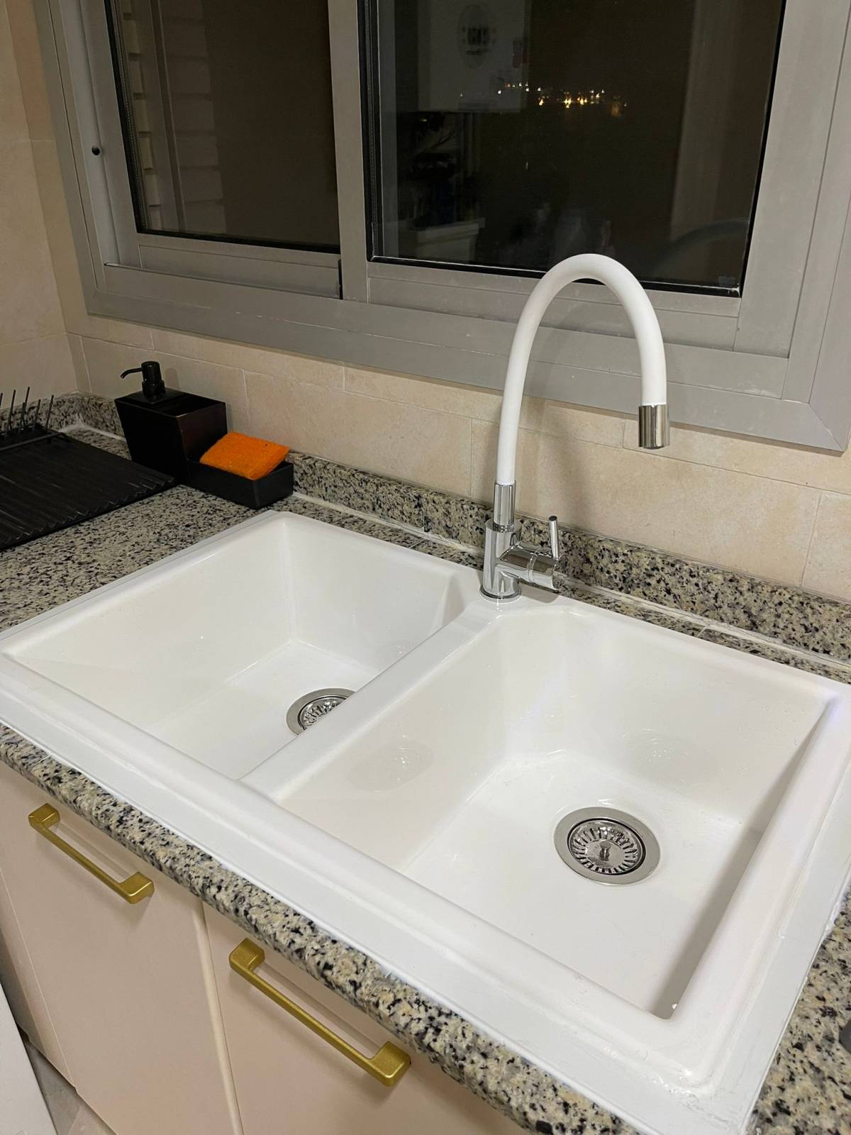Reforma y mantenimiento y soluciónes - Barcelona - Stone or Tile Flooring Installation