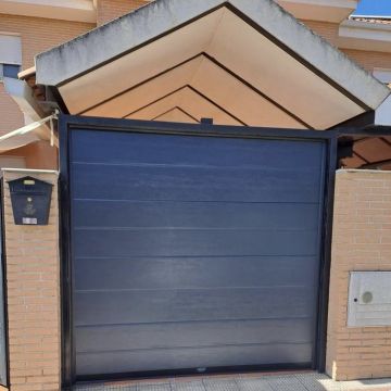 Doorguenius - Seseña - Instalación o reemplazo de la puerta del garaje