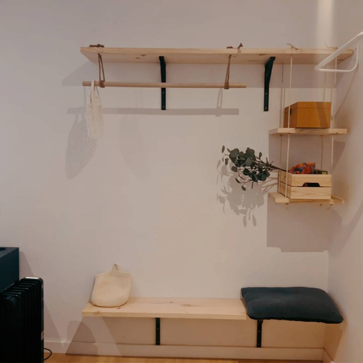 Pau - Barcelona - Bed Frame Assembly
