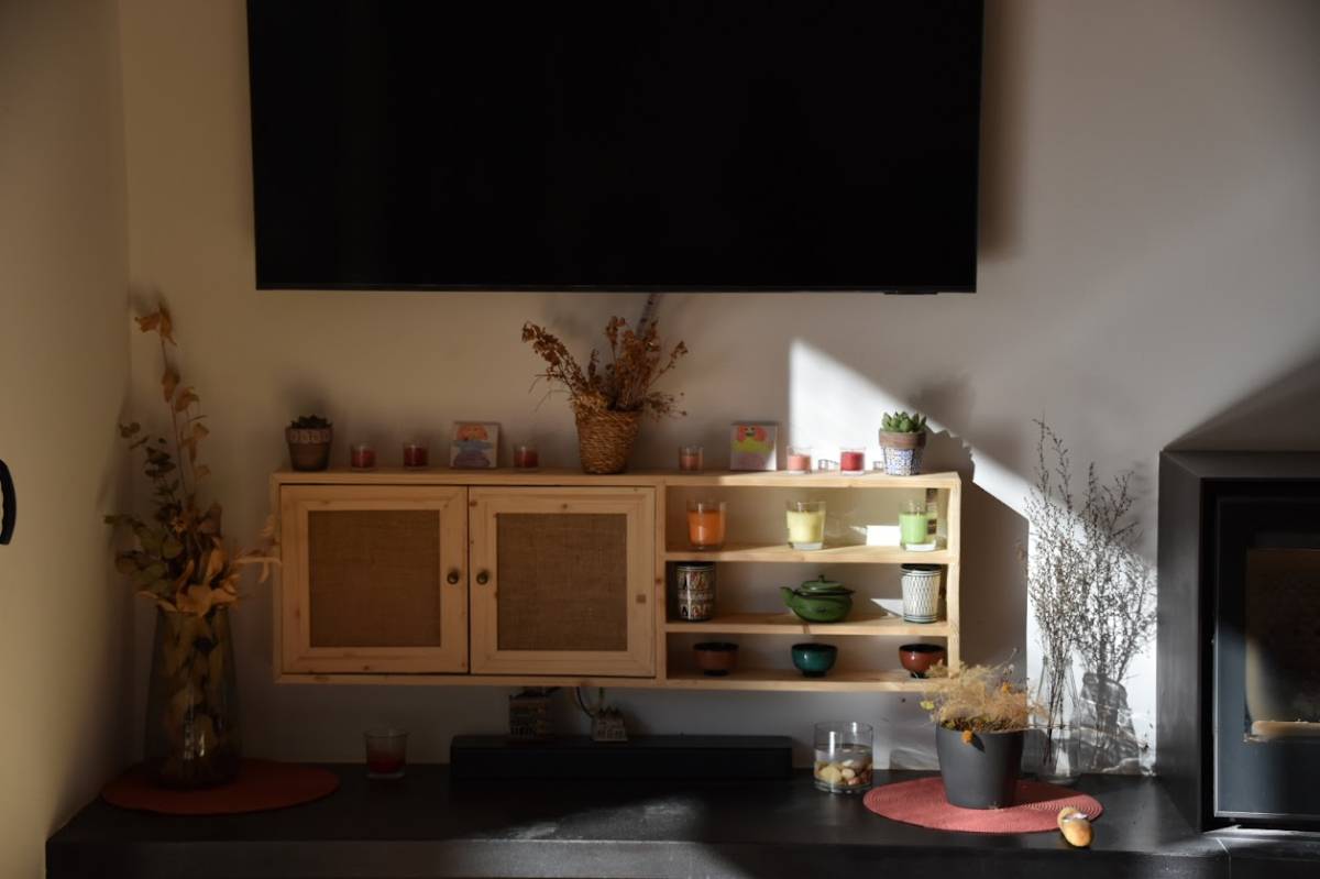 Pau - Barcelona - Entertainment Center or TV Stand Assembly