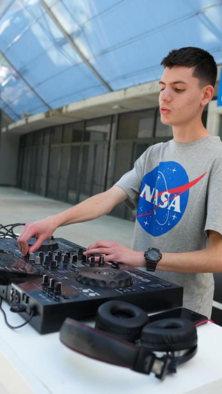 DJ OSTO - Donostia/San Sebastián - DJ para fiesta Quinceañera
