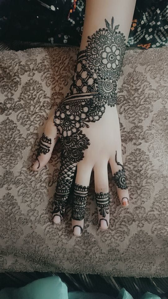Sundus Shoaib Art - Vitoria-Gasteiz - Zancos