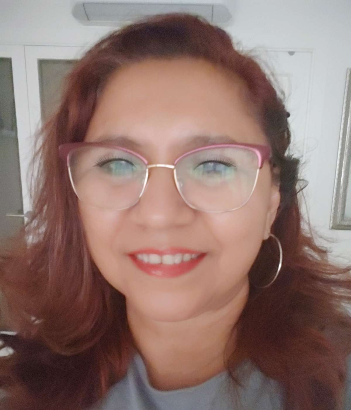 mi nombre es Surima Vela. 54 años, Venezolana, seria, responsable, puntual, buena presencia, sociable, con estudios universitarios. con muchos deseos - L'Hospitalet de Llobregat - Window Blinds Cleaning