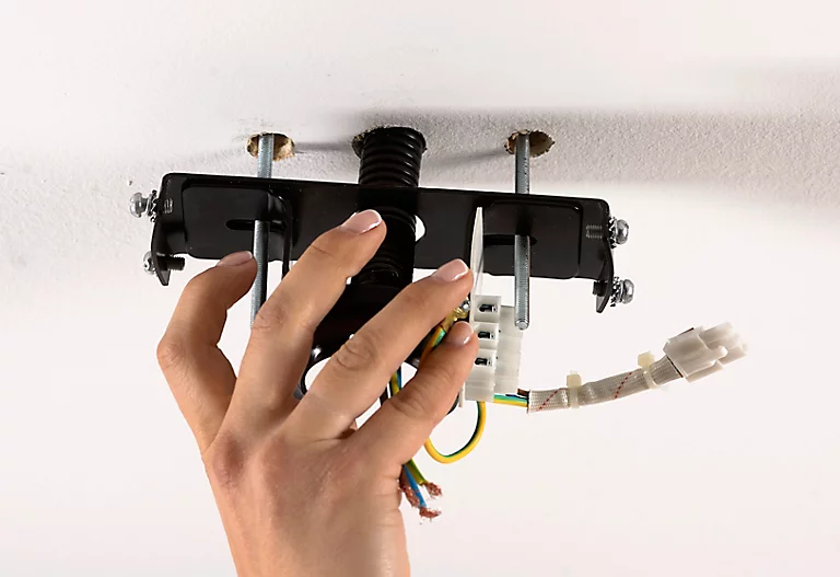 Bill service - Barcelona - Picture Hanging and Art Installation