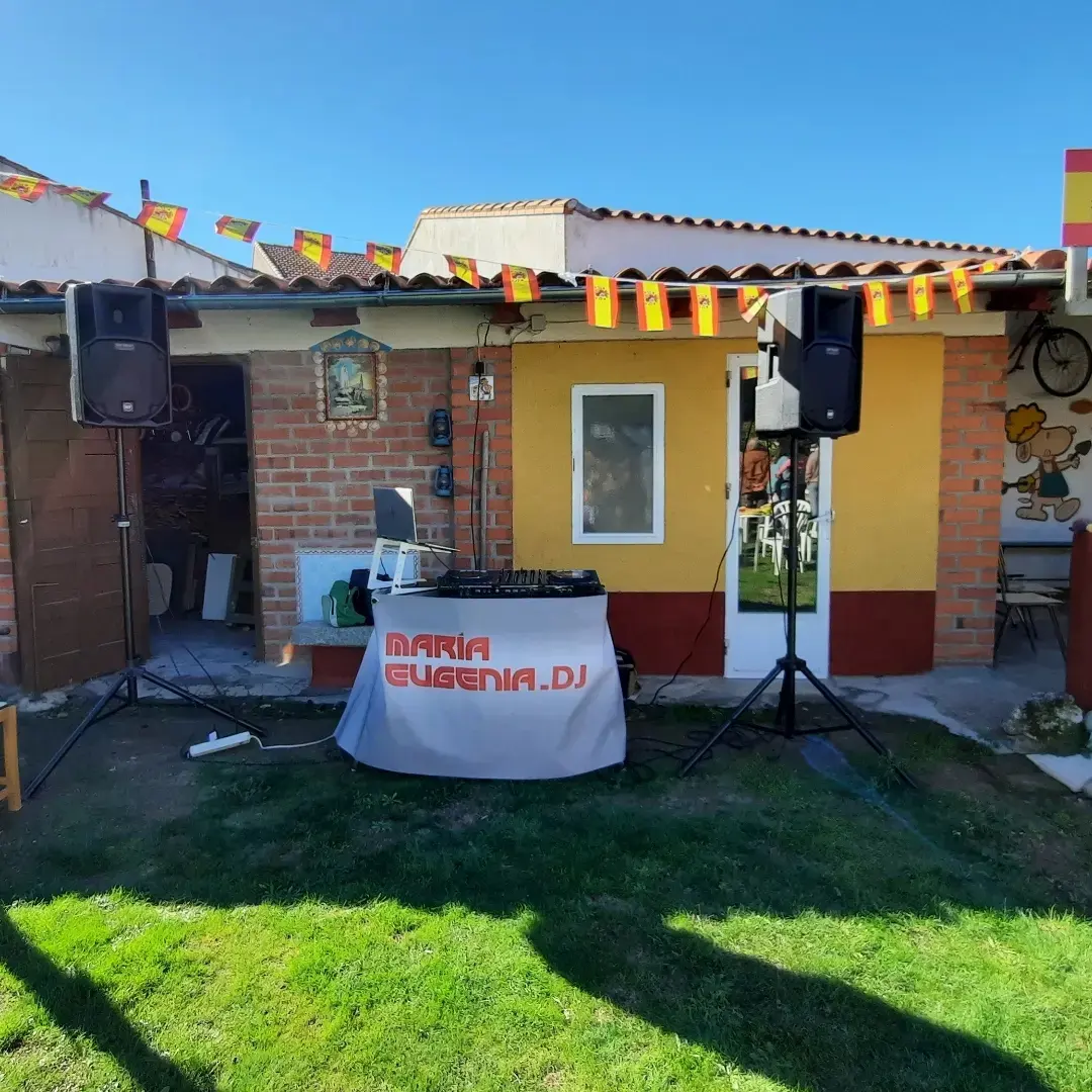 DJ Eugenia Genial - Salamanca - DJ para bodas