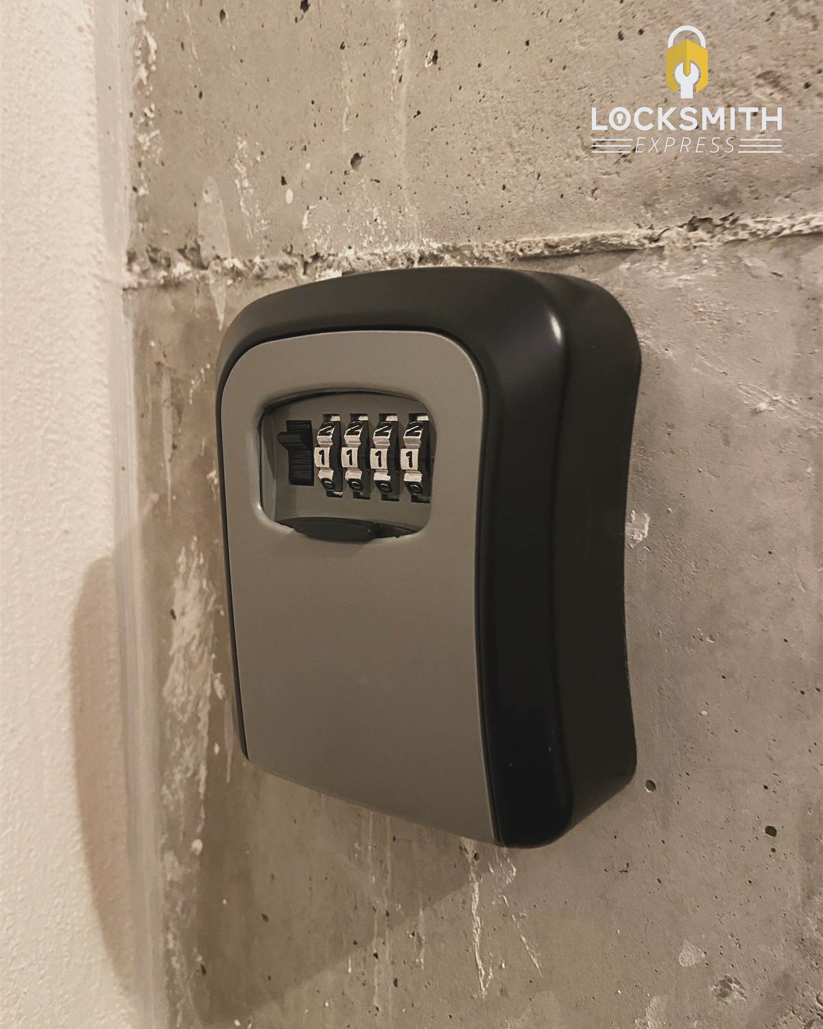 Locksmith Express Costa del Sol - Marbella - Instalación de la puertas para mascotas