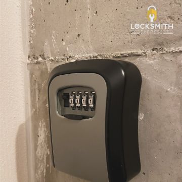 Locksmith Express Costa del Sol - Marbella - Instalación de la puertas para mascotas
