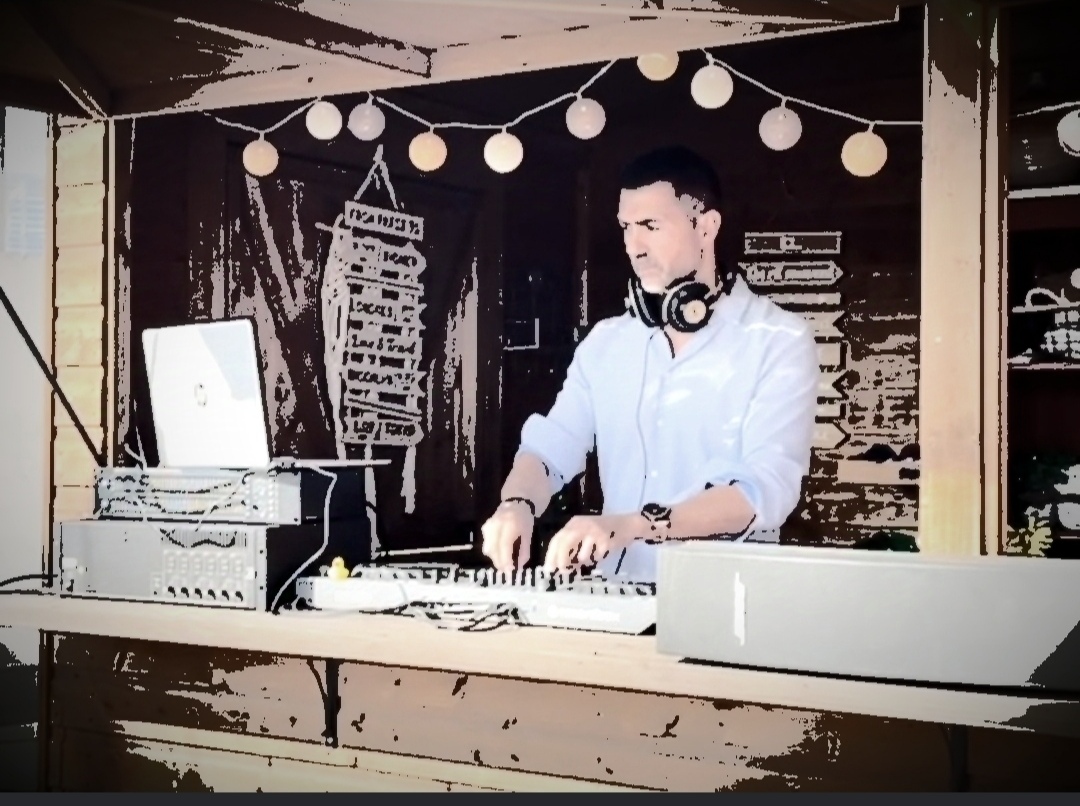 InusualDJ - Barcelona - DJ para bodas