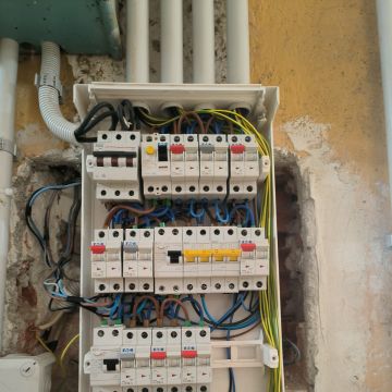 Fexsa - Alcorcón - Instalación de interruptores y enchufes