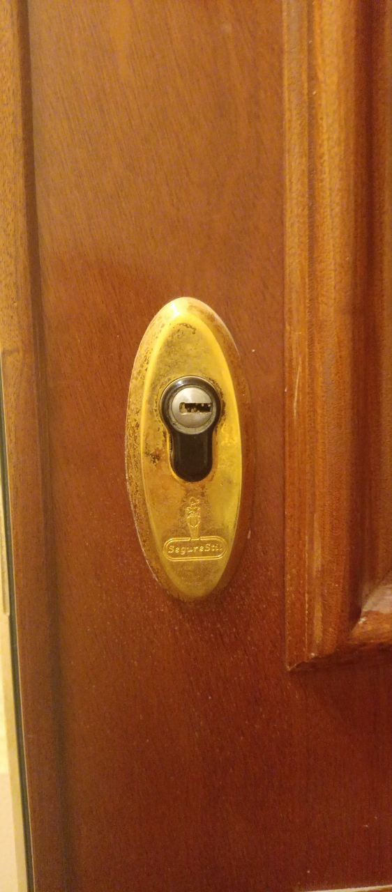 Cerraurgente - Málaga - Instalación o reemplazo de la puerta del garaje