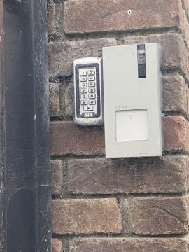 Electricista para la instalación y reparación de porteros automáticos