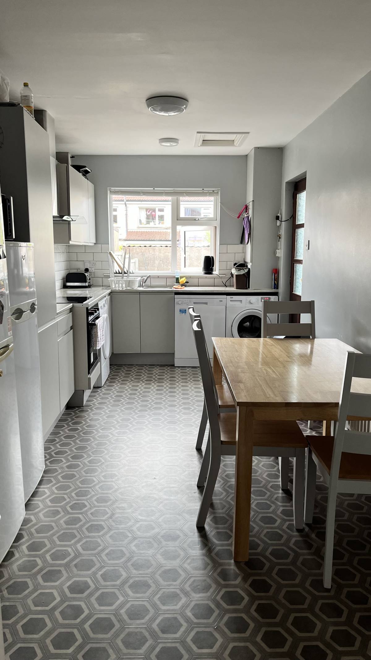 Reliable and Friendly Cleaner & Babysitter Available 🧼👶 - Cork - Büroreinigung (einmalig)