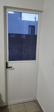 Instalador de puertas para mascotas