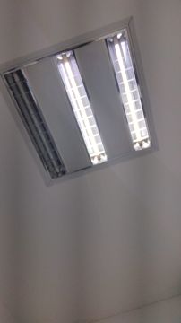 Electricista para la instalación de lámparas - Asistencia Técnica
