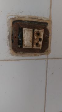 Reparación de interruptores y enchufes