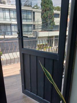 Instalación de la puertas para mascotas