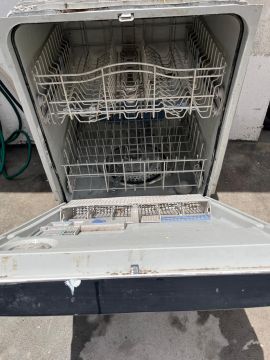 Reparación o mantenimiento de lavavajillas