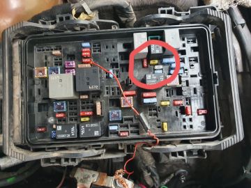Electricista para la reparación de cajas de fusibles