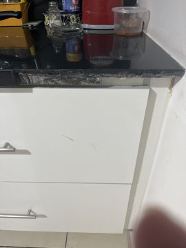 Especialista de reparación o mantenimiento de encimeras