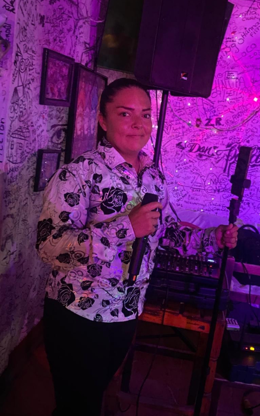 Ana Lomeli - Puerto Vallarta - Singers