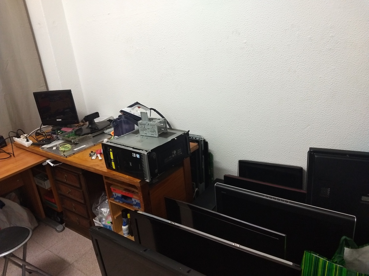 IEERG SERVICE - Almada - Instalação de Interruptores e Tomadas