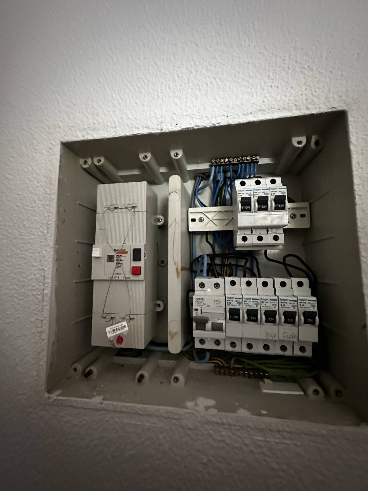 Power energy - Évora - Installation des Sicherungs- oder Verteilerkastens