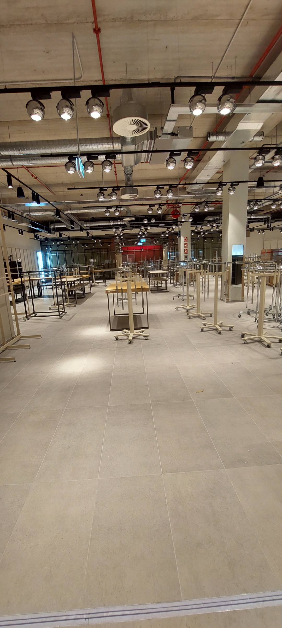 Lima Instalações e Reparos - Viseu - Instalación de suelos de baldosas o piedras