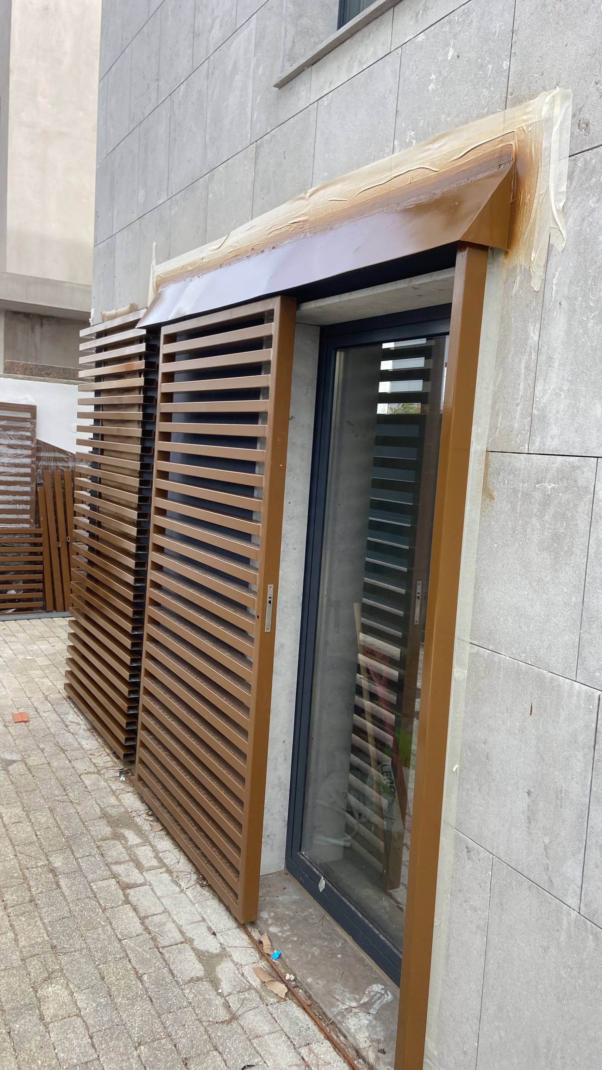 MetalFolli - Sintra - Pet Door Installation