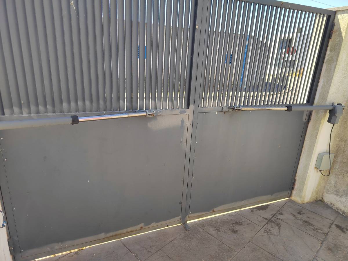 Chaves mestre Multiserviços - Amadora - Adición de pared interior