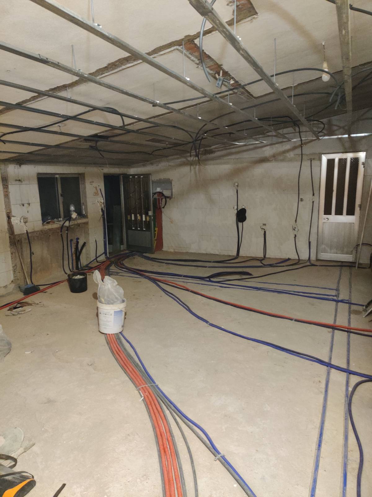 Luzes de Apolo - Guimarães - Electrical and Wiring Issues
