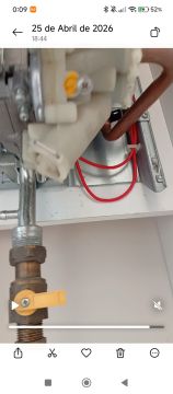 Technicien en réparation de chauffe-eau à gaz