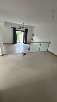 Laminate and Vinyl Flooring Specialist