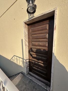 Fachmann für Türmontage