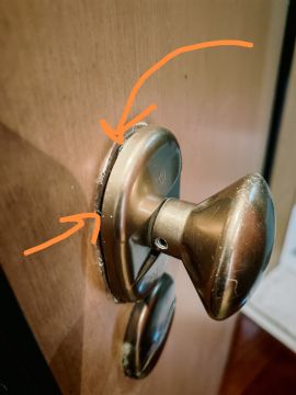 Handwerker für Türreparaturen