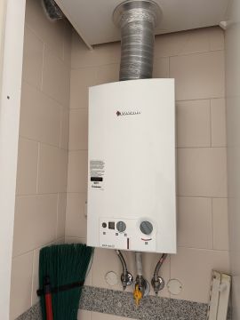 Tankless Water Heater Maintenance Professional