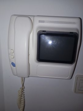 Electricista para la instalación y reparación de porteros automáticos