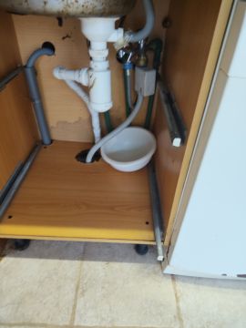 Techniker für Rohrsanierung